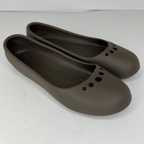 Crocs Women's Brown Breathable Solid Comfort Slip On Size 7 Rubber Flats - Picture 2 of 9